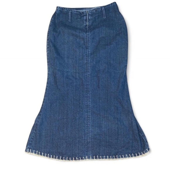 Vintage Denim maxi Skirt with Fringe Detail and crocheted tan trim size 30 boho - Picture 2 of 6